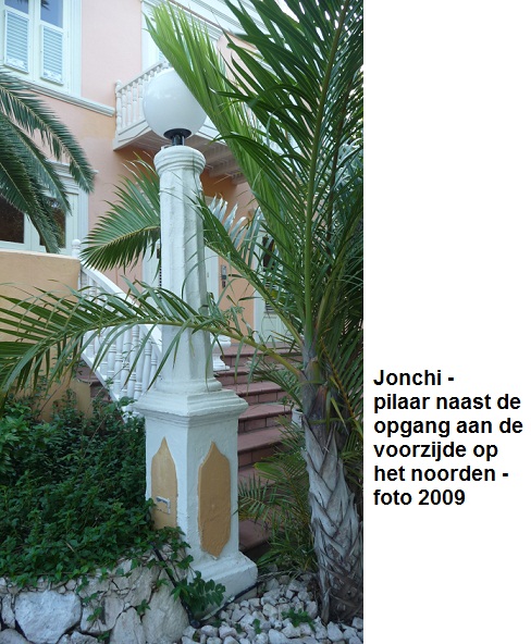 15. Jonchi pilaar naast de noordelijke opgang 2009